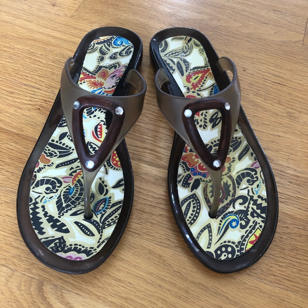 BCBG rubber flip flops